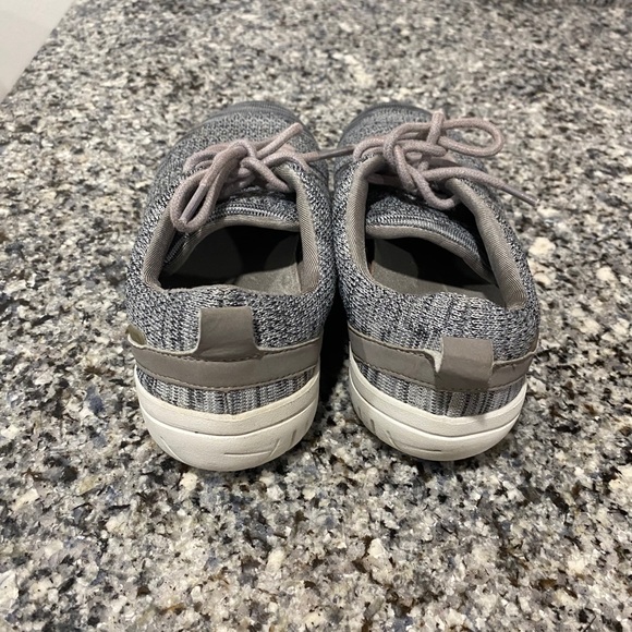 Cloth shoes - Picture 5 of 6